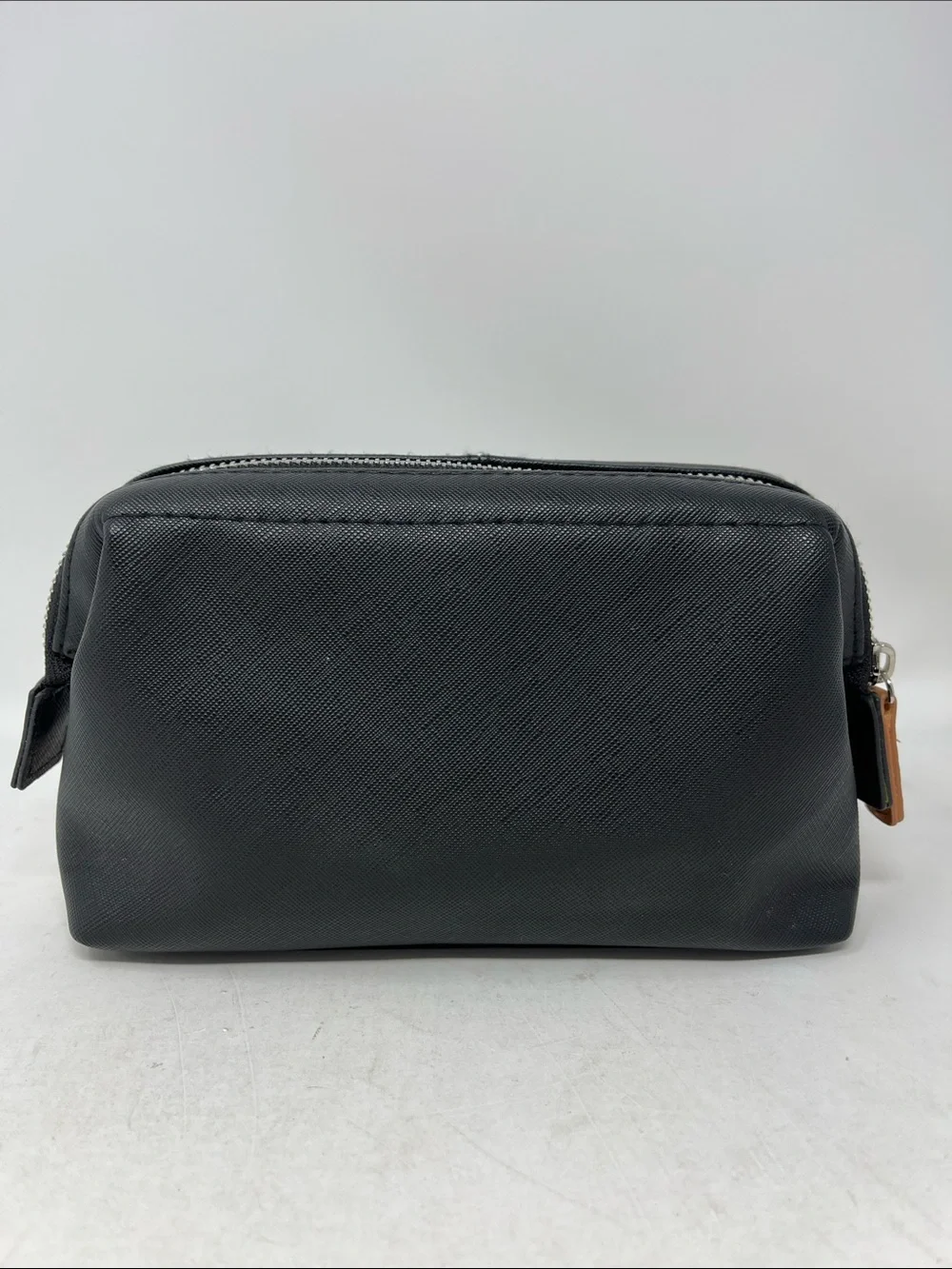 BRIC’S TRAVEL TOILETRY ZIPPER BAG QATAR AIRLINES BLACK AND TAN
